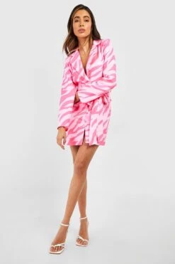 Blazerkleid Mit Pinkem Zebraprint Und Bindegürtel