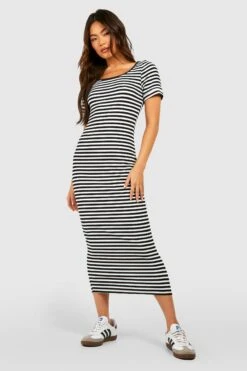 Gestreiftes Geripptes Midikleid Mit Kurzen Ärmeln