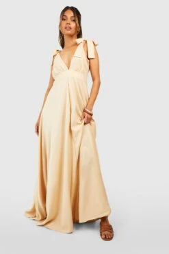 Maxikleid Mit Tiefem Ausschnitt Und Geschnürten Trägern