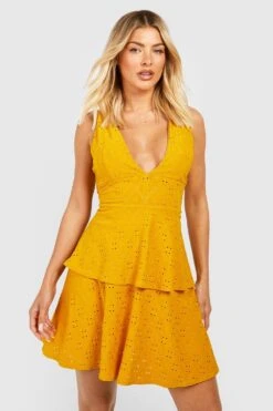 Lochmuster Rüschen-Skaterkleid Aus Jersey Mit Tiefem Ausschnitt