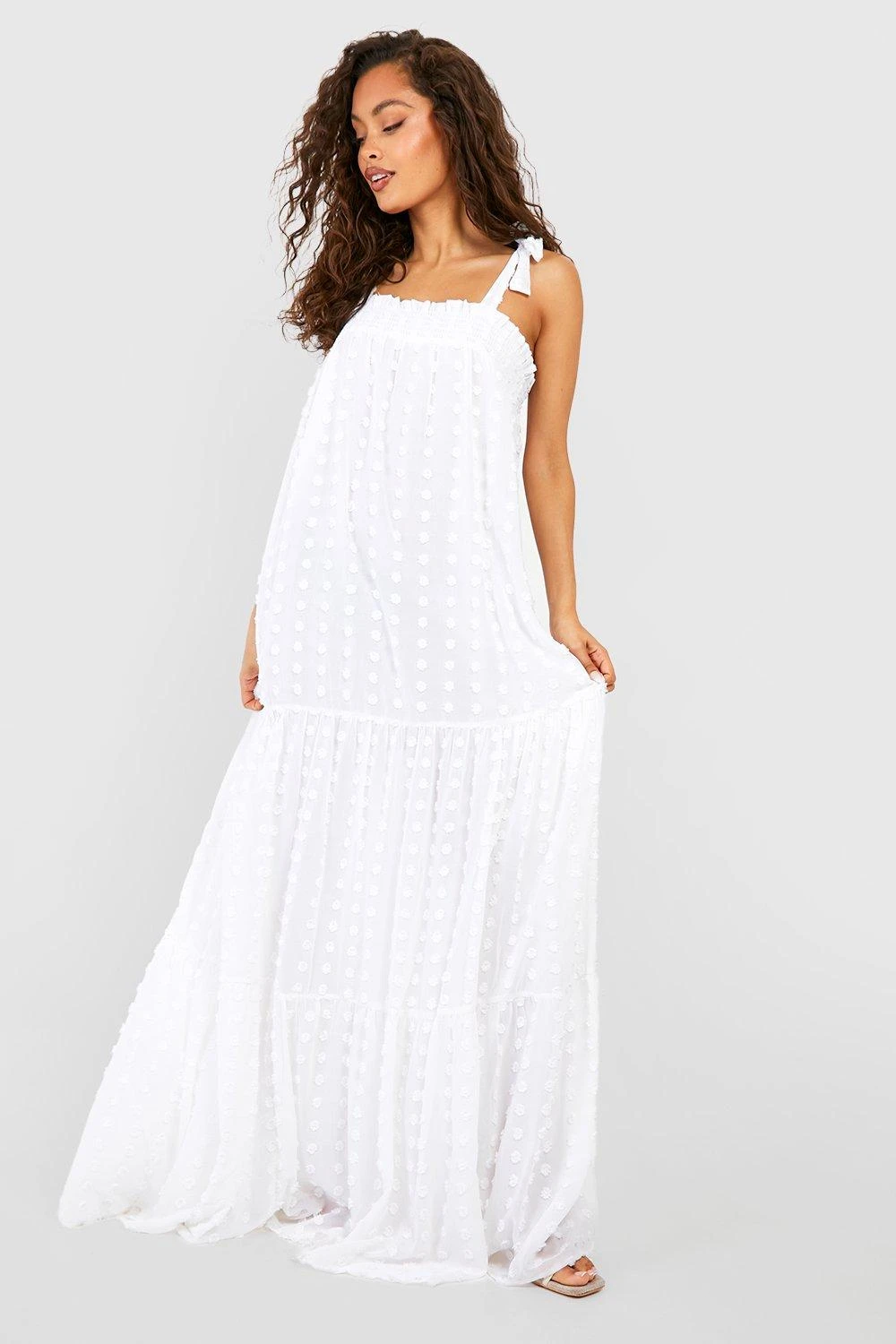 Strukturiertes Gestuftes Maxikleid Mit Schnür-Detail 3 Strukturiertes Gestuftes Maxikleid Mit Schnür-Detail