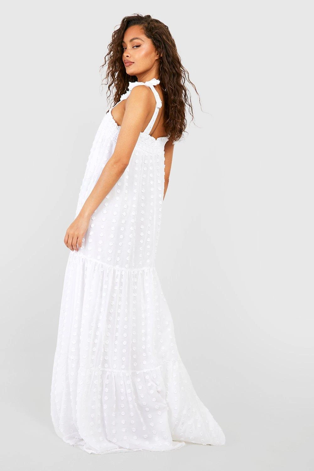 Strukturiertes Gestuftes Maxikleid Mit Schnür-Detail 4 Strukturiertes Gestuftes Maxikleid Mit Schnür-Detail – Bild 2