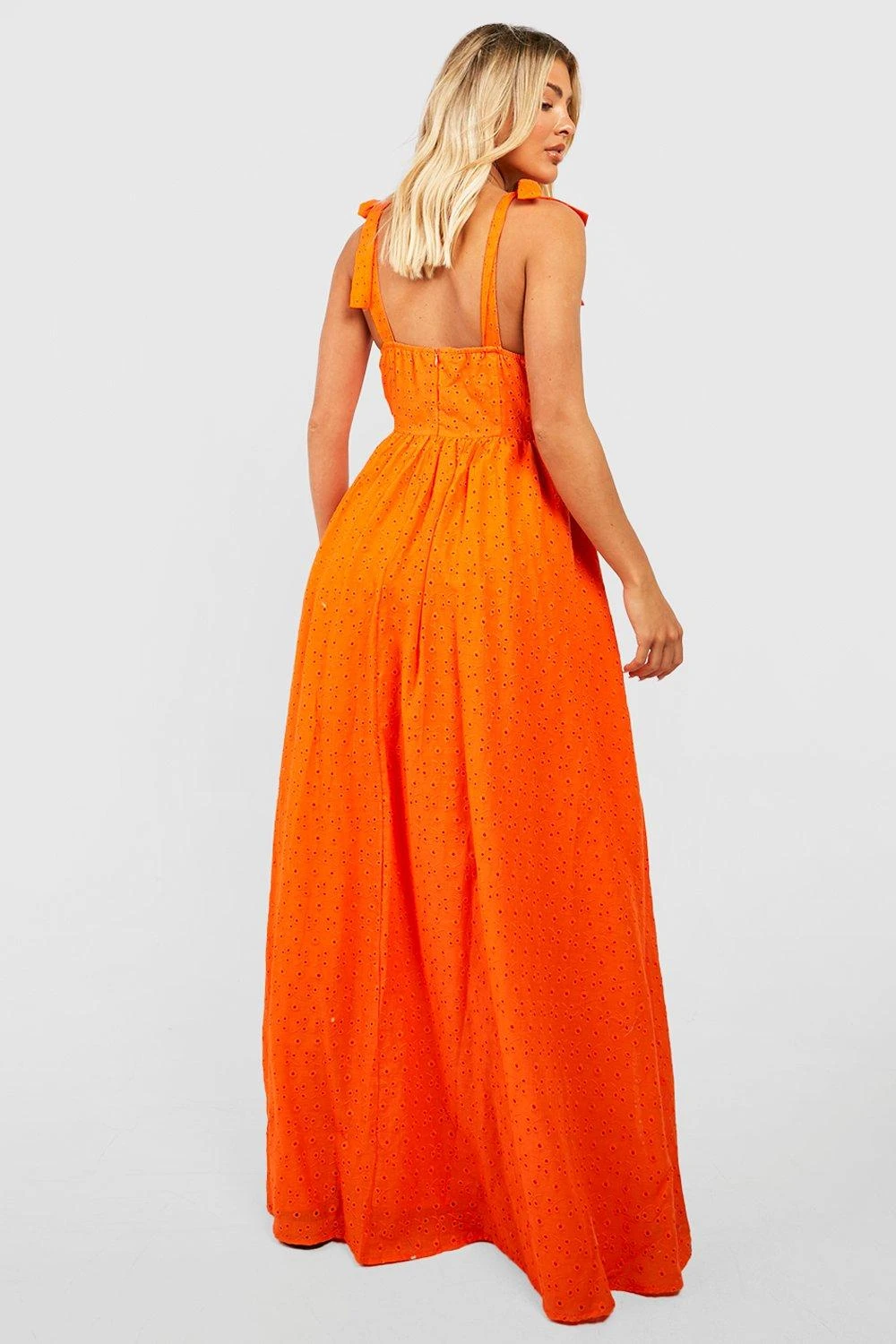 Lochmuster-Maxikleid 4 Lochmuster-Maxikleid – Bild 2