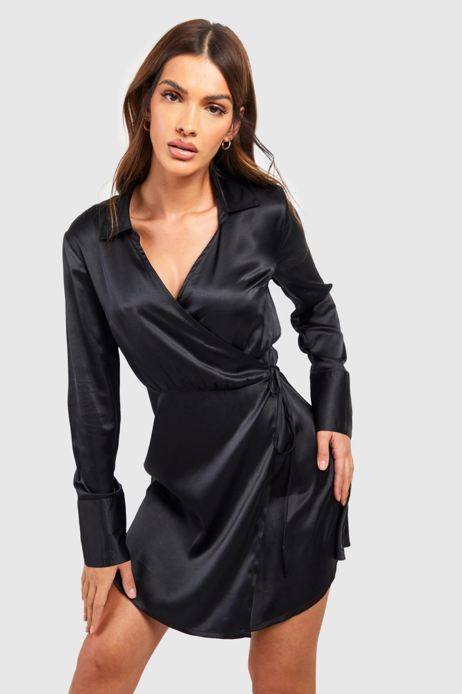 Wickel-Hemdkleid Aus Satin Mit Gürtel 5 Wickel-Hemdkleid Aus Satin Mit Gürtel – Bild 3