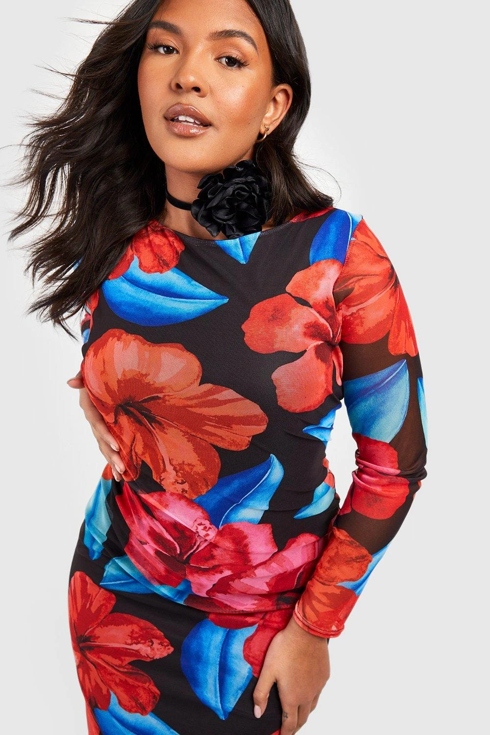 Plus Florales Mesh-Maxikleid Mit Tiefem Rückenausschnitt 5 Plus Florales Mesh-Maxikleid Mit Tiefem Rückenausschnitt – Bild 3