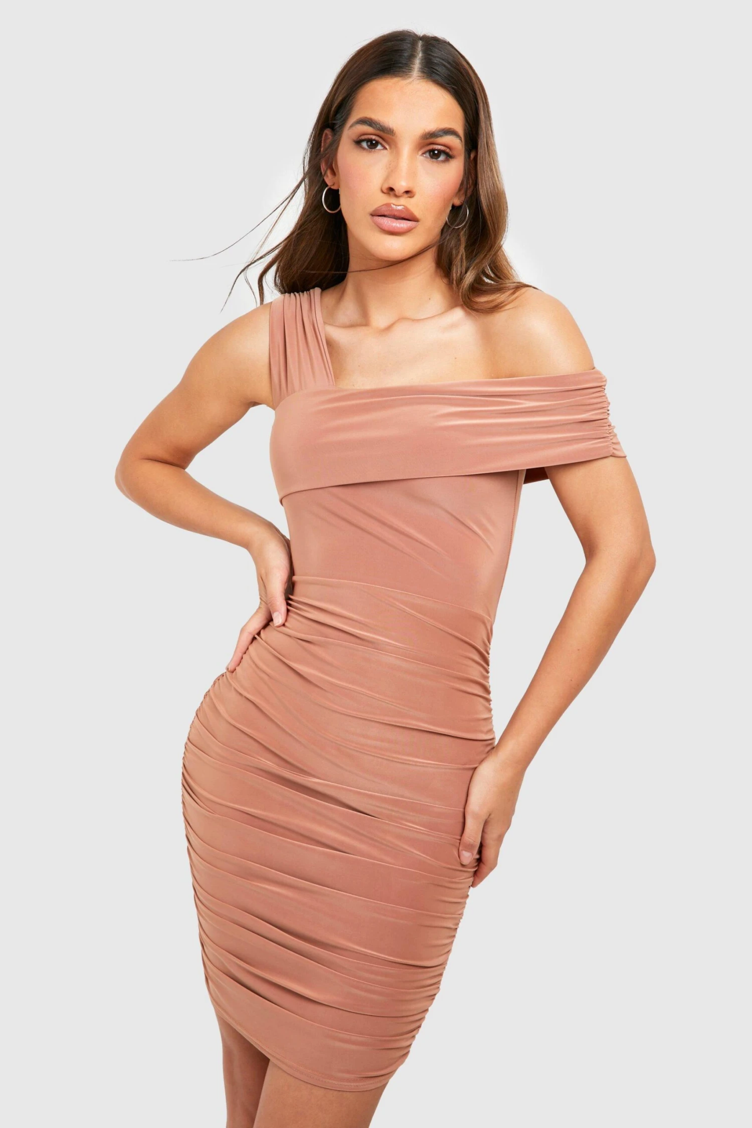 Asymmetrisches Gerafftes Bodycon-Minikleid 3 Asymmetrisches Gerafftes Bodycon-Minikleid