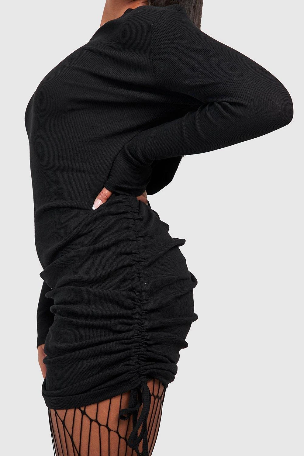 Plus Geripptes Gerafftes Bodycon-Kleid Mit Langen Ärmeln 6 Plus Geripptes Gerafftes Bodycon-Kleid Mit Langen Ärmeln – Bild 4