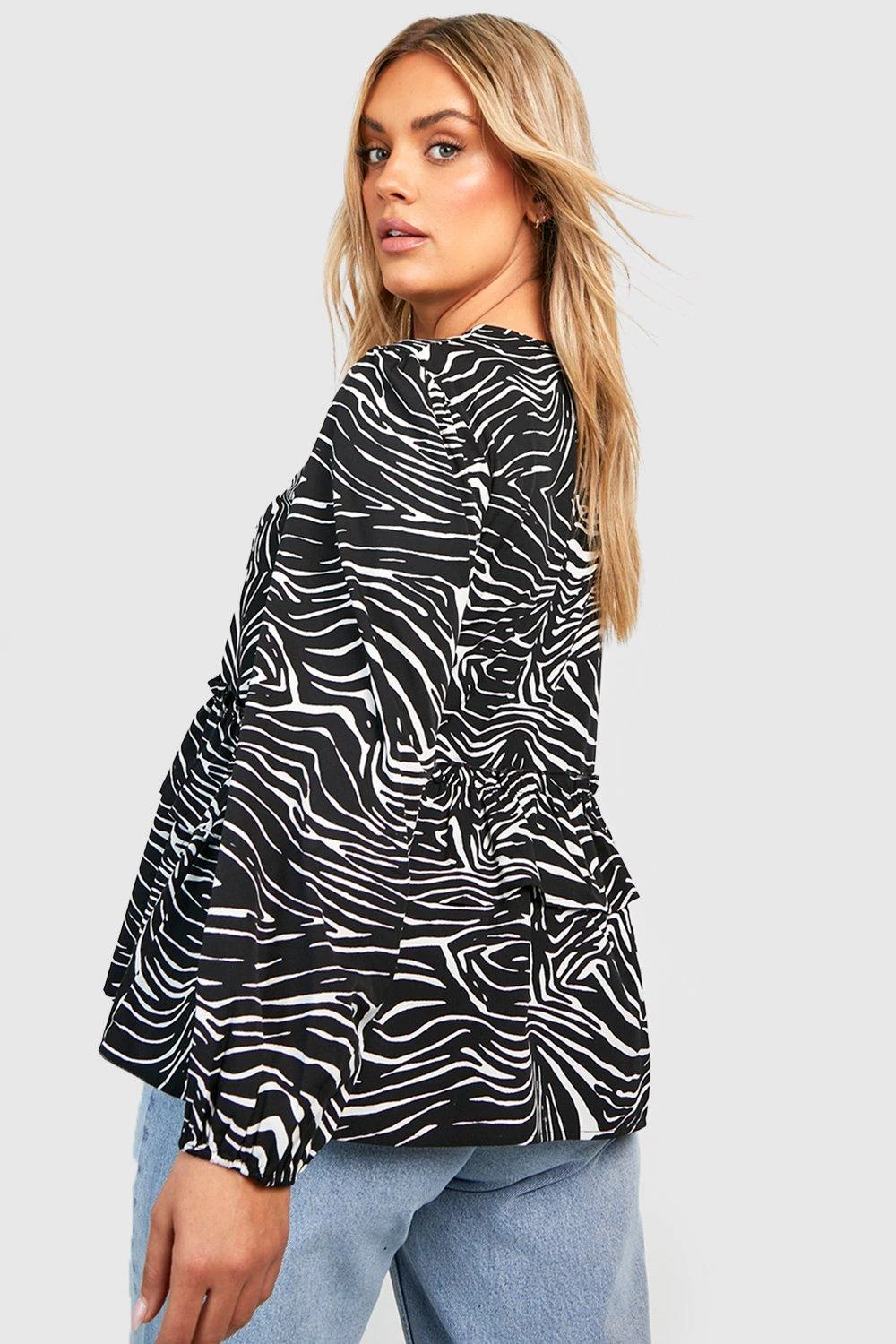 Plus Schößchentop Mit Zebraprint 4 Plus Schößchentop Mit Zebraprint – Bild 2
