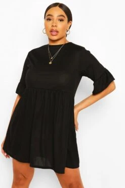 Plus Geripptes Rüschen-Smokkleid