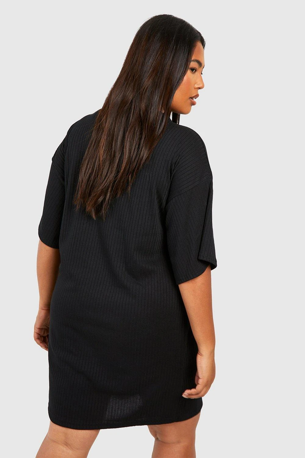 Plus Weich Geripptes, Schlichtes T-Shirt-Kleid In Übergröße 4 Plus Weich Geripptes, Schlichtes T-Shirt-Kleid In Übergröße – Bild 2