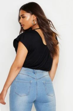 Plus Basic T-Shirt Mit V-Ausschnitt Und Keyhole-Ausschnitt