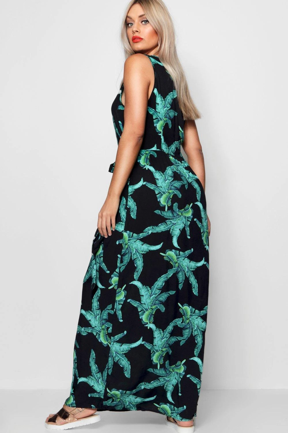 Plus Florales Maxikleid Mit V-Ausschnitt 4 Plus Florales Maxikleid Mit V-Ausschnitt – Bild 2